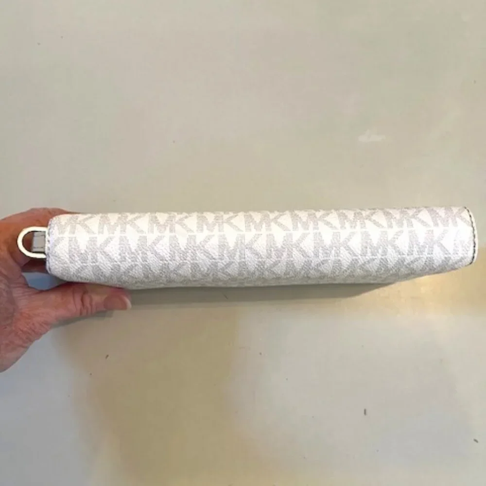 MICHAEL KORS | MK Signature Jet Set Zip Around Carryall Wallet-EUC
